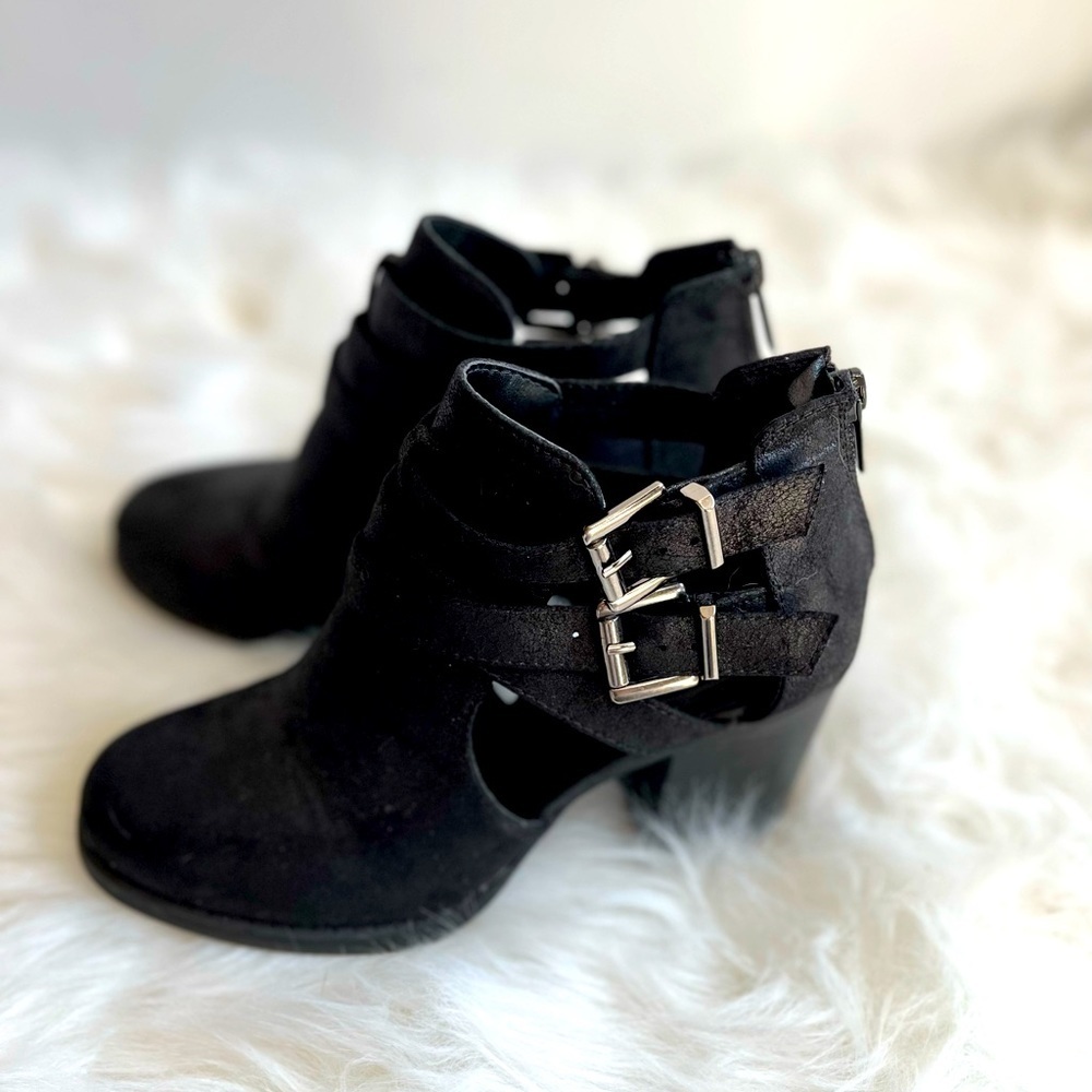 Strappy buckle boots